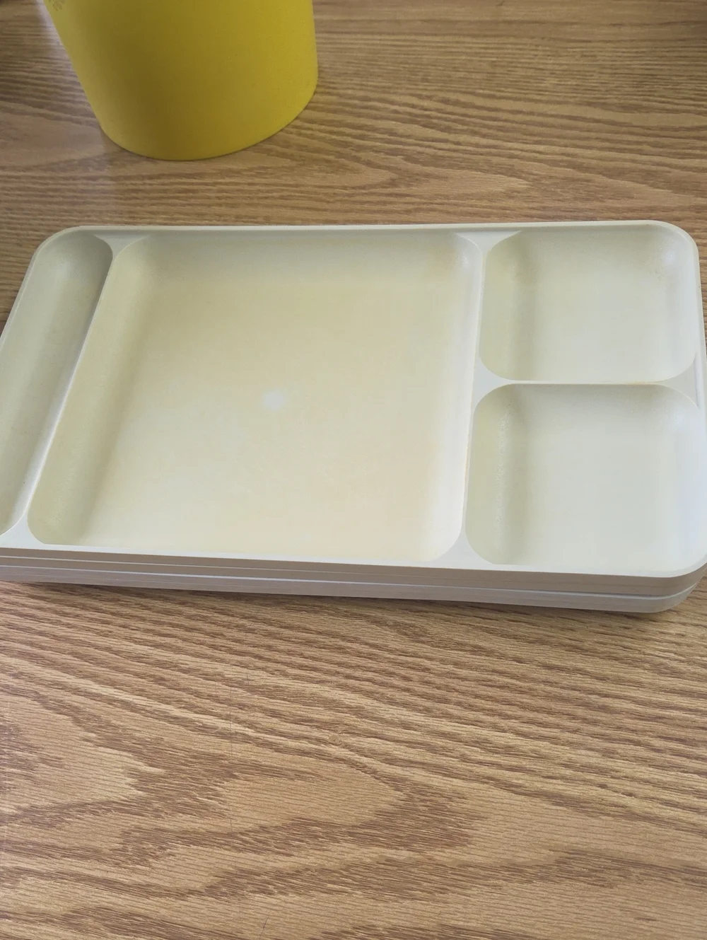 4 Tupperware Cream Cafeteria Divided Lunch Trays Camping